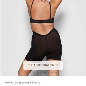 SKIMS shaper wear. SHEER SCULPT LOW BACK SHORT